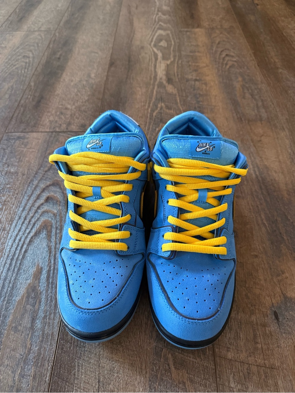 Men’s Blue Skate Shoes with Yellow Laces